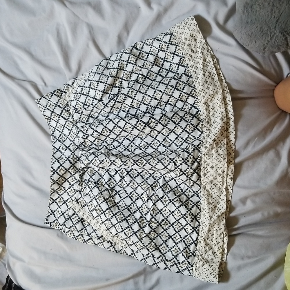 Women’s Loft skirt w/ pockets